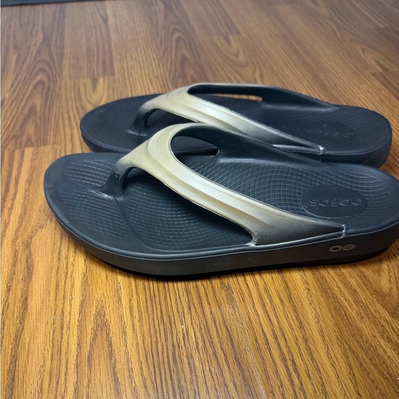 OOFOS OOlala recovery thong sandals Women’s Size 9 - Picture 4 of 6